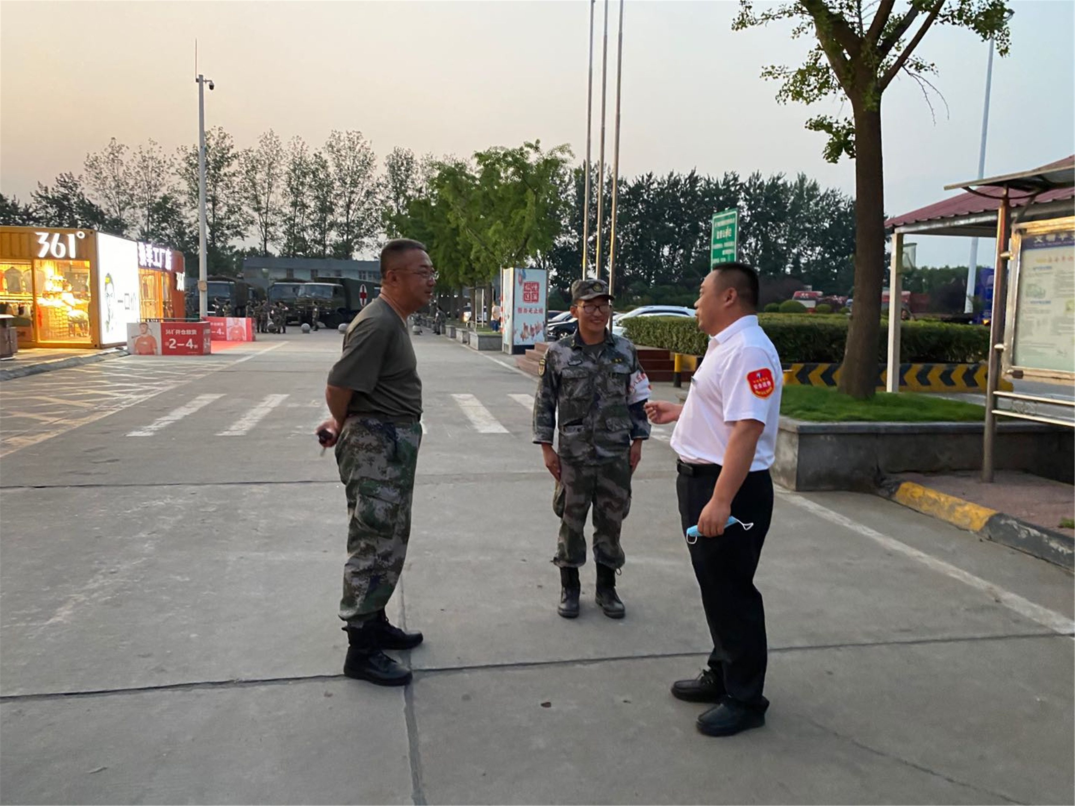 接待部隊(duì) (1).jpg 接待部隊(duì) (1).jpg