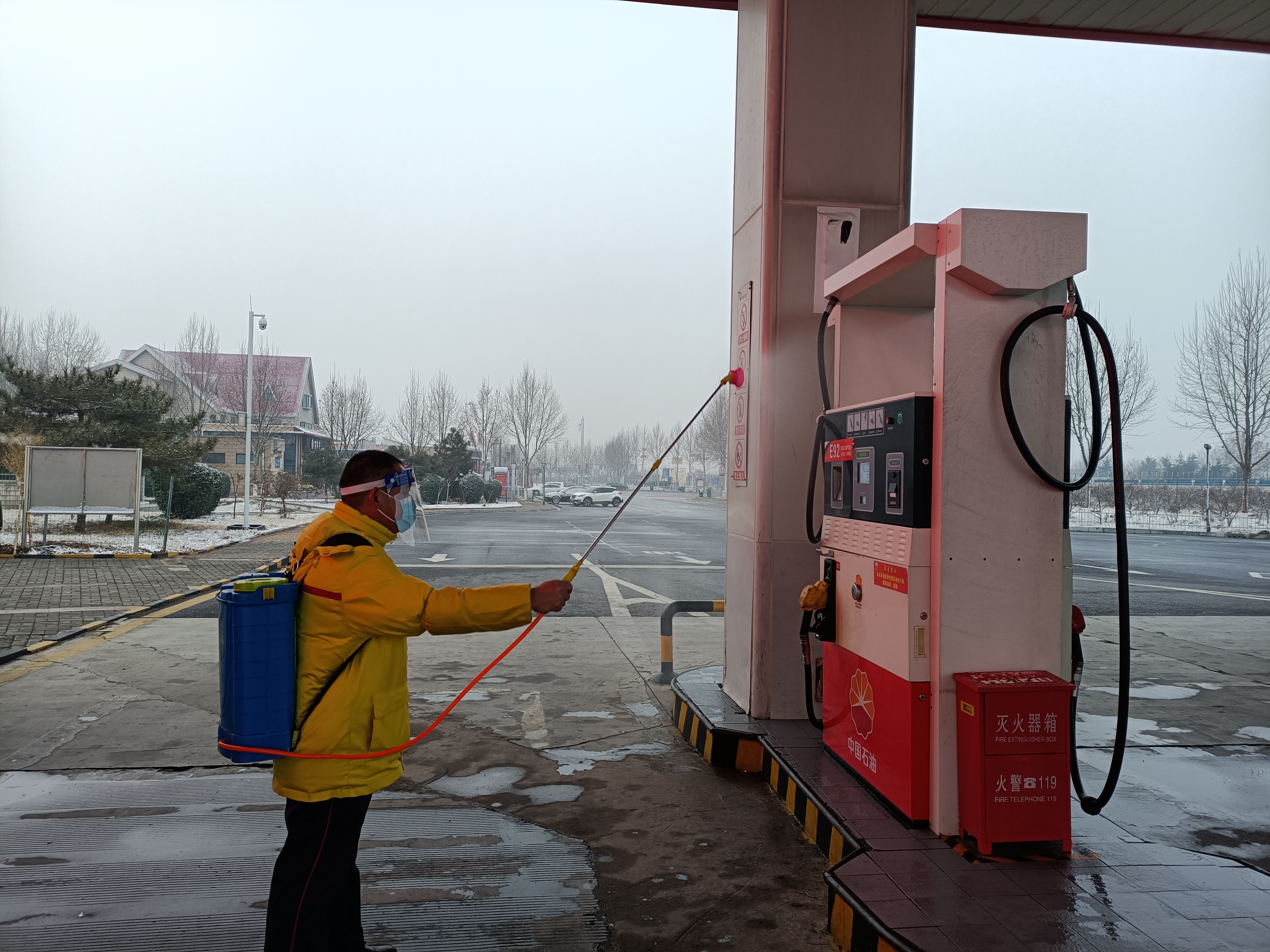 2021.1.5鶴壁加油站，加油機(jī)消毒.jpg