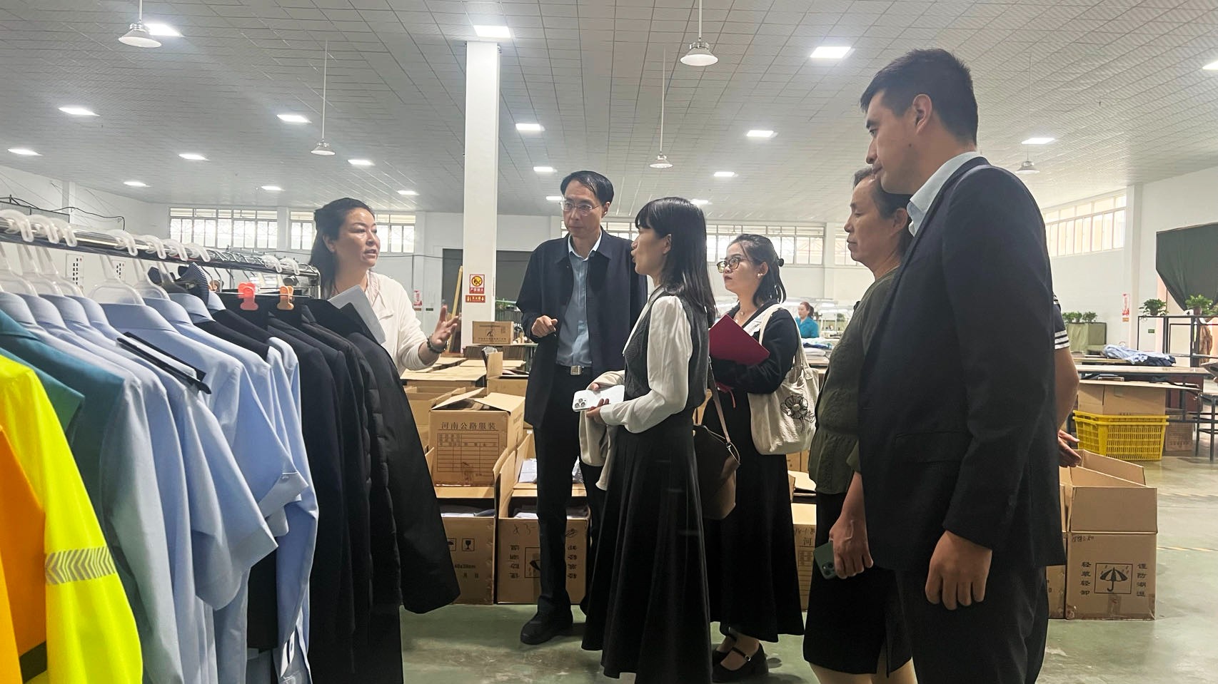 實(shí)地參觀2.jpg